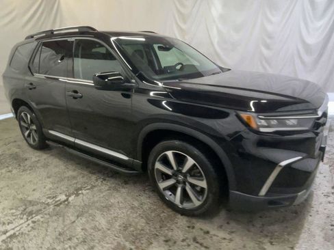 Used 2023 Honda Pilot Touring image 2