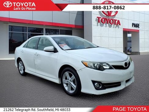 Used 2013 Toyota Camry SE FWD image 1