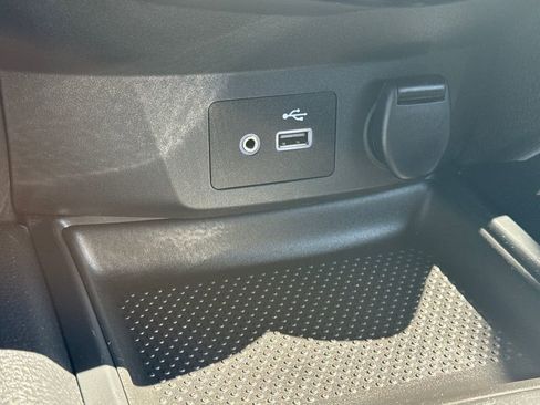 Used 2020 Nissan Rogue SV image 34