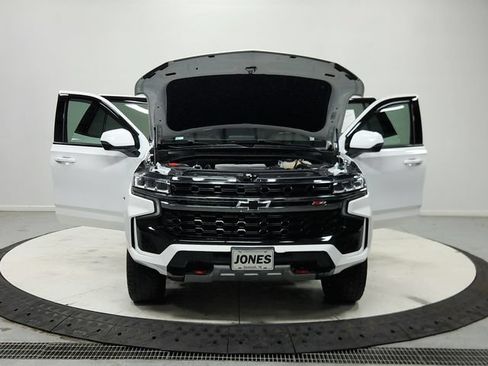 Used 2022 Chevrolet Tahoe Z71 w/ Luxury Package AWD/4WD image 11