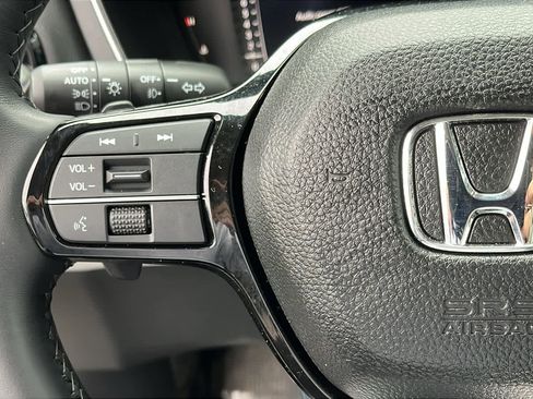 Used 2025 Honda Pilot Elite image 12