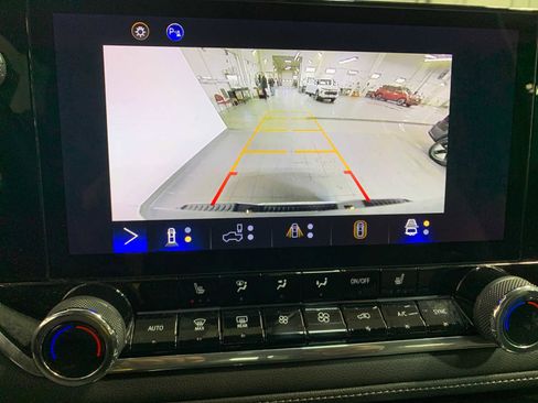 Used 2024 Chevrolet Colorado LT w/ LT Convenience Package III image 5