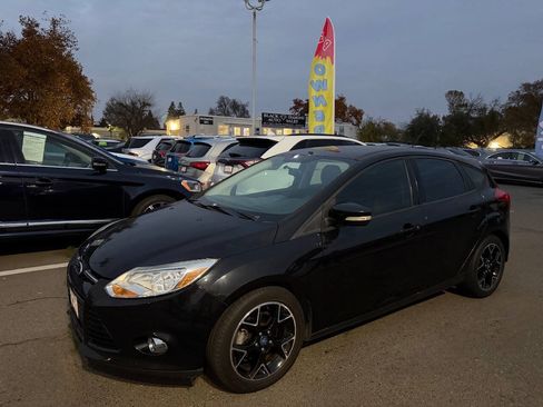 Used 2012 Ford Focus SE FWD image 3