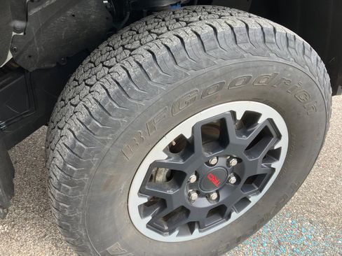 Used 2025 Toyota Tacoma TRD Off-Road image 15