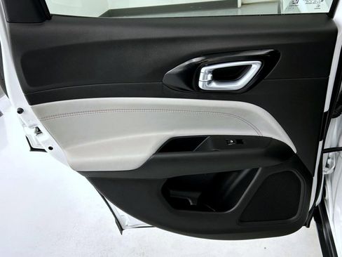 Certified 2025 Jeep Compass Limited image 20