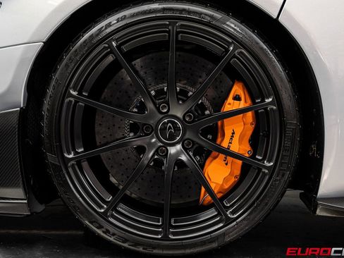 Used 2016 McLaren 675LT Spider image 30