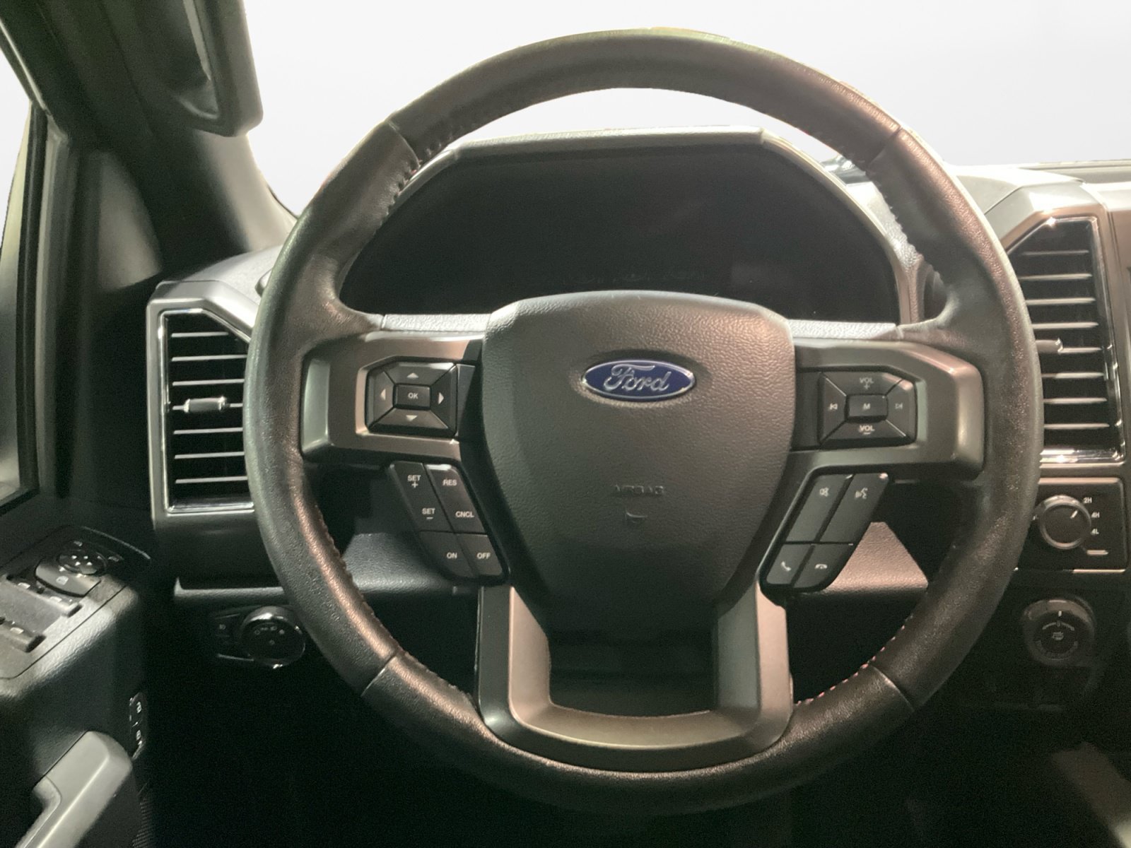Used 2019 Ford F150 XLT w/ Equipment Group 302A Luxury AWD/4WD image 14