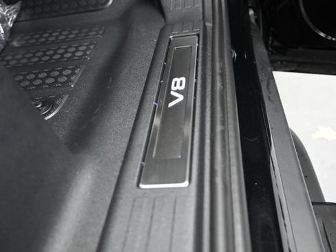 Used 2025 Land Rover Defender 110 V8 AWD/4WD image 13