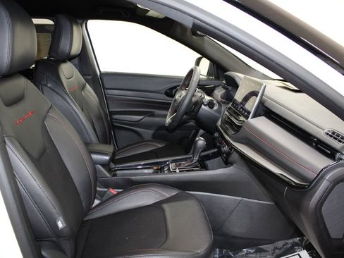Used 2025 Jeep Compass Trailhawk AWD/4WD image 24