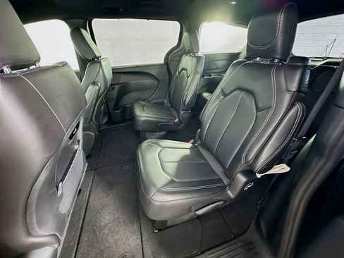 Certified 2025 Chrysler Pacifica Select image 34