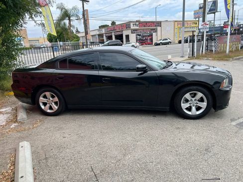 Used 2012 Dodge Charger SE RWD image 4