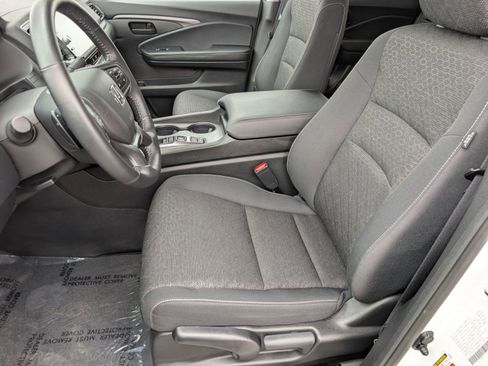 Used 2025 Honda Ridgeline Sport image 5