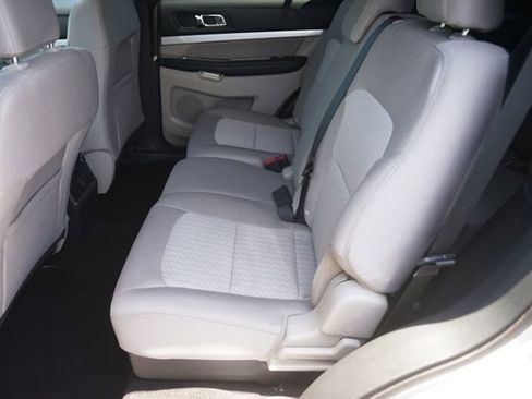 Certified 2018 Ford Explorer FWD image 12