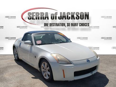 Used 2005 Nissan 350Z Touring image 2