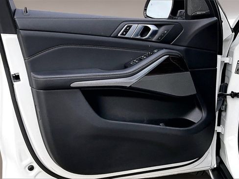 Used 2021 BMW X5 xDrive40i w/ Premium Package image 18