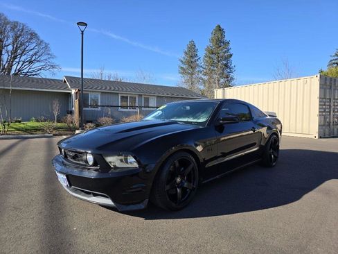 Used 2010 Ford Mustang GT image 2