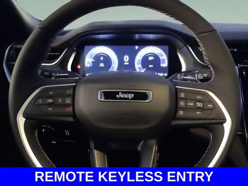 New 2025 Jeep Grand Cherokee Altitude RWD image 18