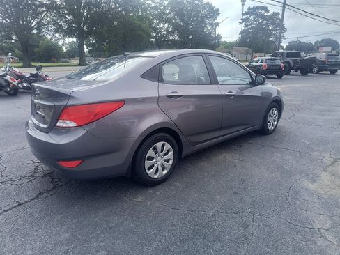 Used 2016 Hyundai Accent SE w/ Option Group 02 FWD image 5