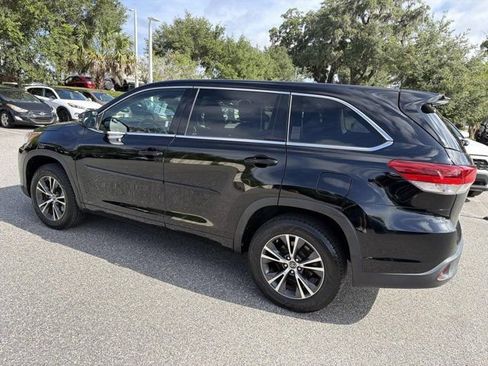 Certified 2017 Toyota Highlander LE FWD image 4