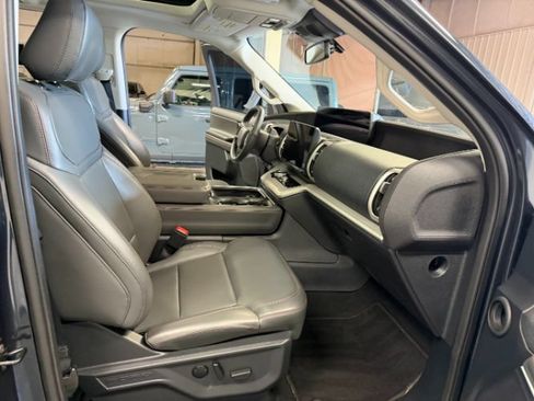 Used 2025 Ford Expedition Active AWD/4WD image 33
