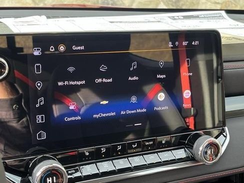 New 2025 Chevrolet Colorado Z71 w/ Midnight Edition image 6