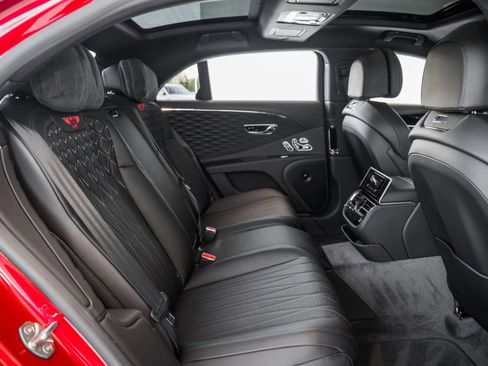 Used 2022 Bentley Flying Spur V8 image 19