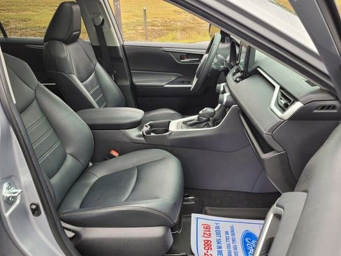 Used 2021 Toyota RAV4 XLE Premium image 16