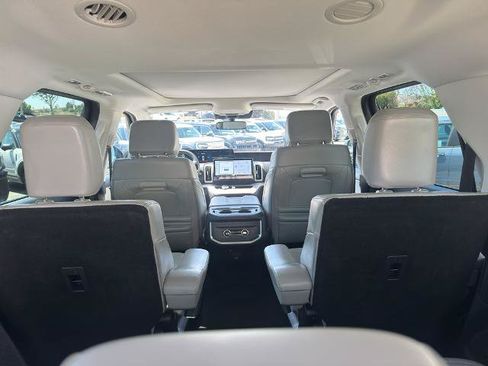 Certified 2025 Ford Expedition Active AWD/4WD image 33