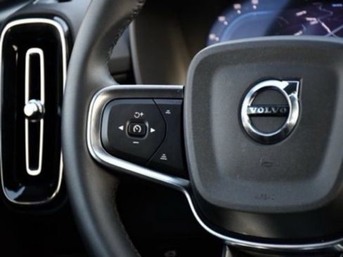 Certified 2025 Volvo XC40 B5 Plus image 22