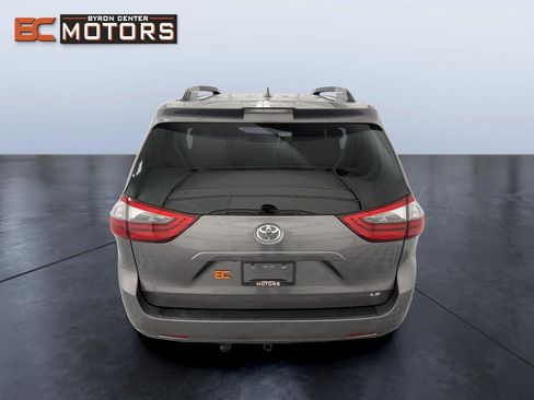 Used 2020 Toyota Sienna LE image 5