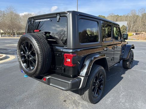 Used 2023 Jeep Wrangler Unlimited Sahara w/ Cold Weather Group image 19