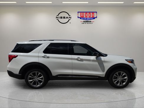 Used 2022 Ford Explorer Limited w/ Equipment Group 301A AWD/4WD image 3