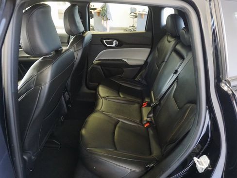 Used 2024 Jeep Compass Limited image 19