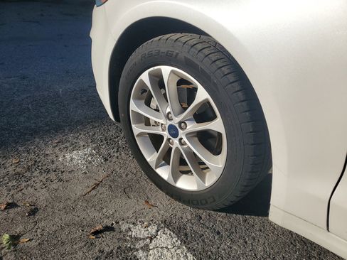 Used 2020 Ford Fusion SE image 9