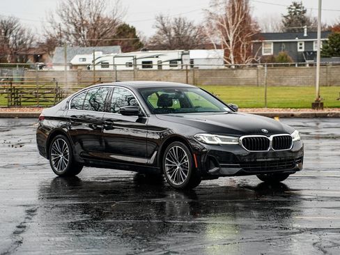 Used 2022 BMW 530i w/ Convenience Package image 3