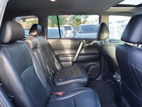 Used 2013 Toyota Highlander Plus FWD image 20