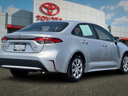 Used 2021 Toyota Corolla LE FWD image 3