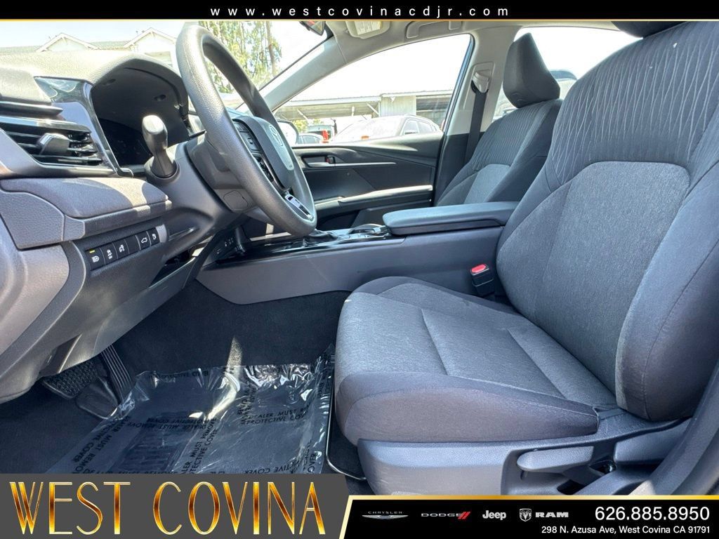 Used 2025 Toyota Camry LE FWD image 21