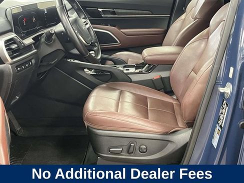 Used 2023 Kia Telluride EX w/ EX Captain's Chair Package FWD image 15