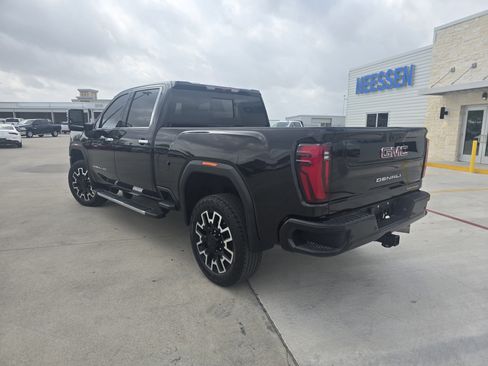 Used 2024 GMC Sierra 2500 Denali image 11