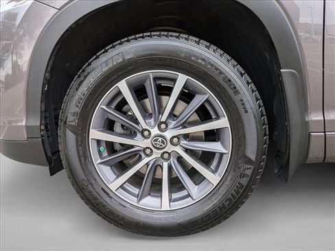 Used 2018 Toyota Highlander XLE AWD/4WD image 23