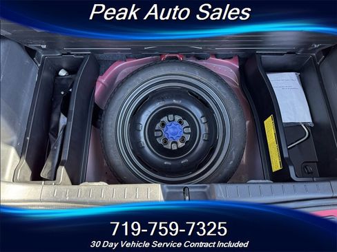 Used 2010 Toyota Yaris 4-Door Hatchback image 22