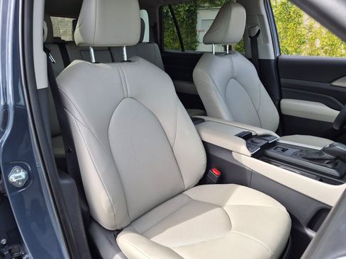 Used 2024 Toyota Grand Highlander AWD image 18