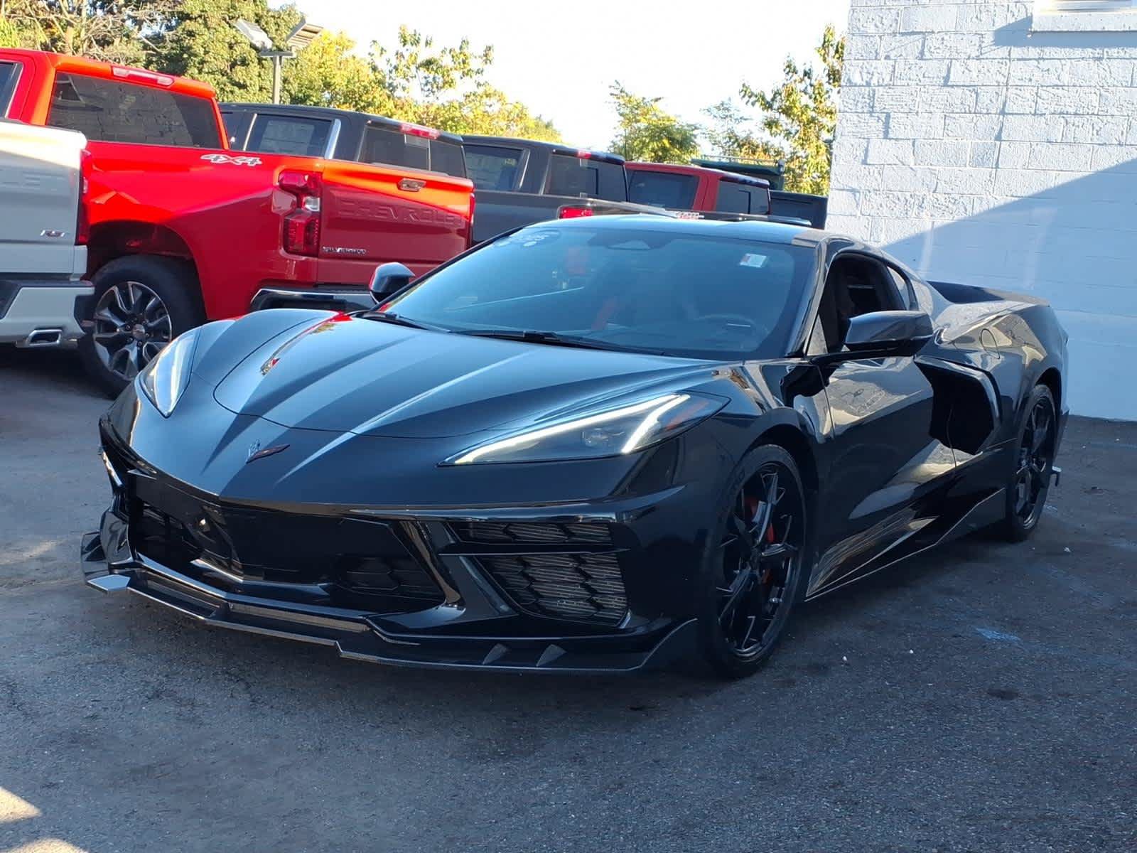 Used 2025 Chevrolet Corvette Stingray Coupe w/ 1LT RWD image 3