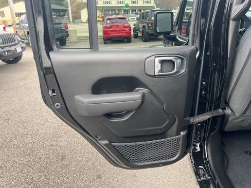 New 2026 Jeep Gladiator Sport image 15