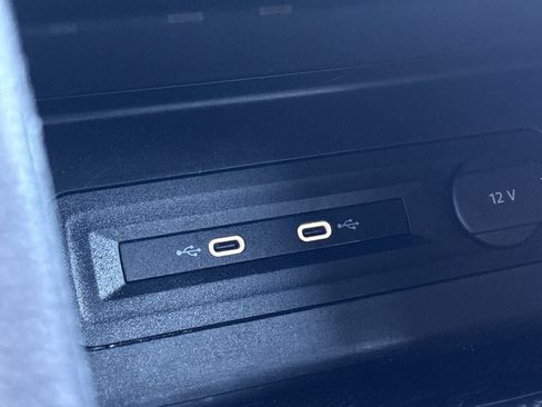 Used 2022 Volkswagen Atlas Cross Sport SE image 35