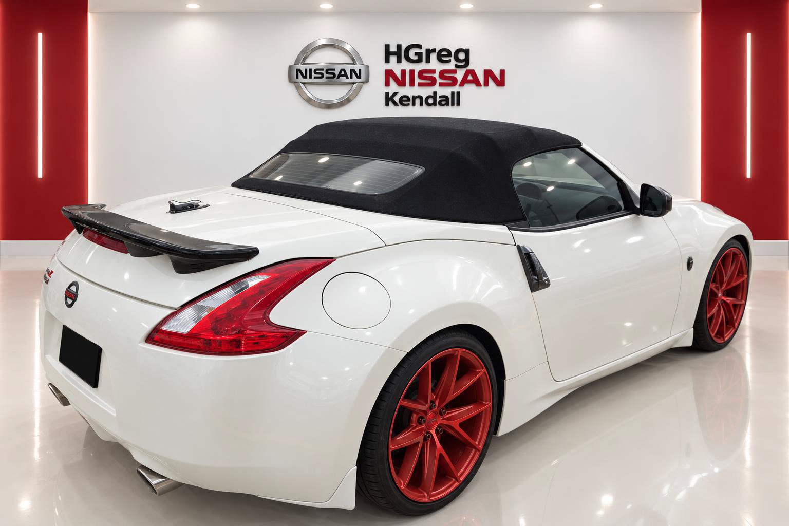 Used 2016 Nissan 370Z Touring RWD image 2