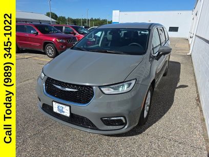 Used 2023 Chrysler Pacifica Touring-L
