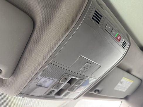 Used 2022 Volkswagen Taos SE w/ Panoramic Sunroof Package AWD/4WD image 75