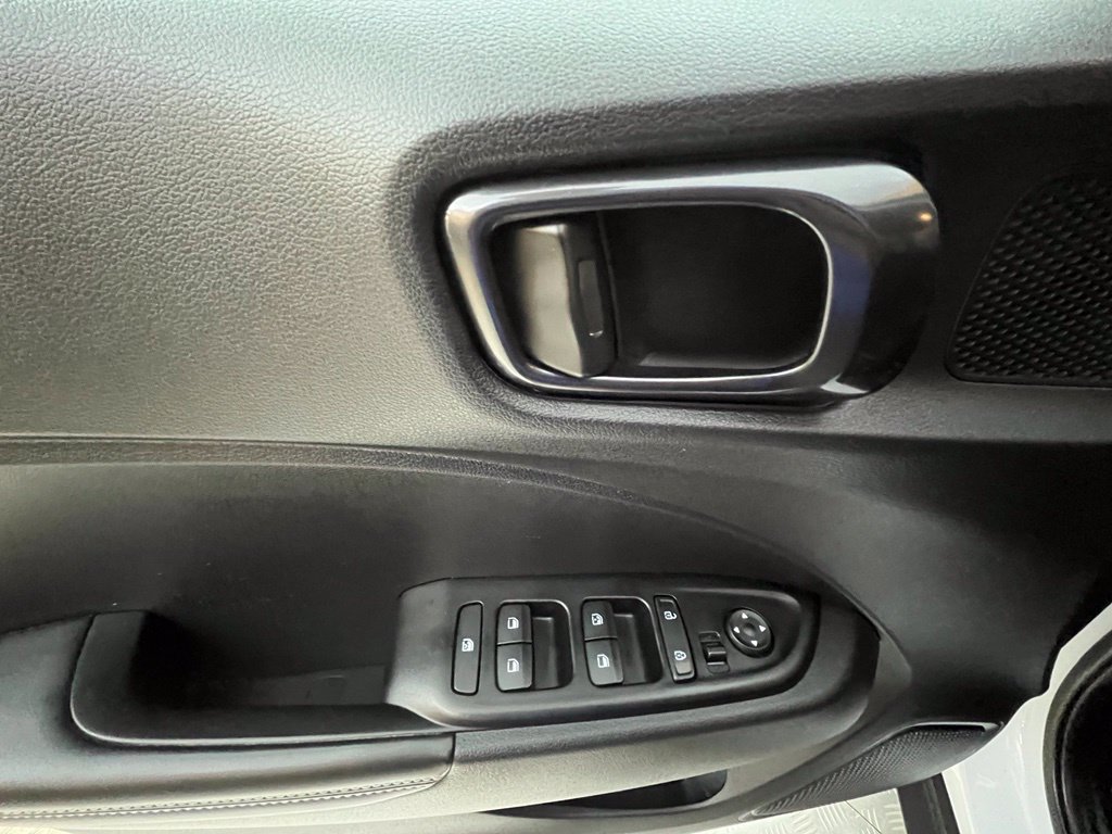 Used 2024 Hyundai Venue Limited FWD image 41